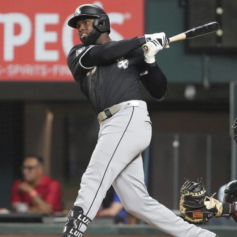 Luis Robert Jr Giants Trade