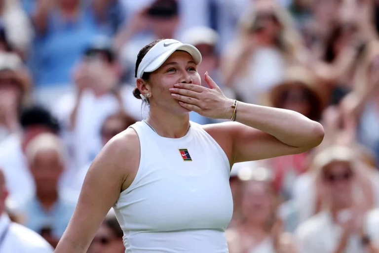 Madison Keys supports Amanda Anisimova