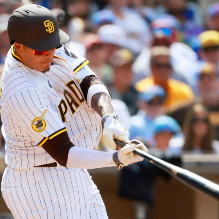 Manny Machado elite hits milestone