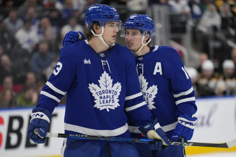 Matthew Knies beats ex-Leafs teammate