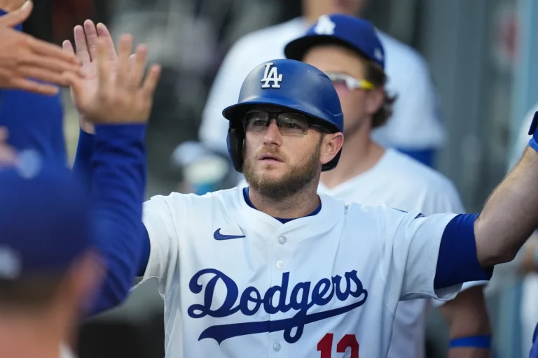 Max Muncy Dodgers future update