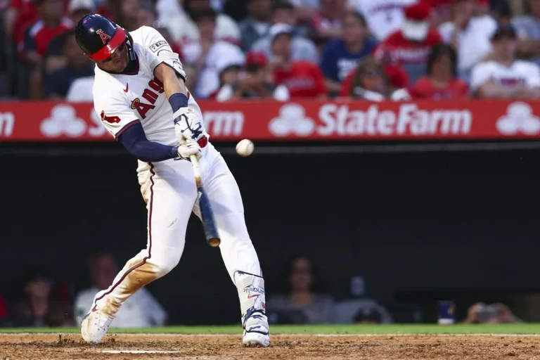 Mike Trout opposite-field home run