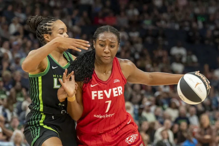 Napheesa Collier Aliyah Boston fight