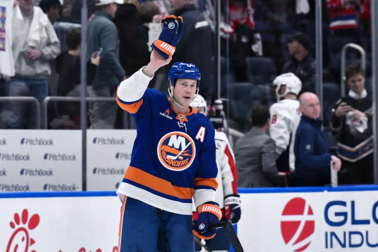 Noah Dobson Islanders Canadiens trade