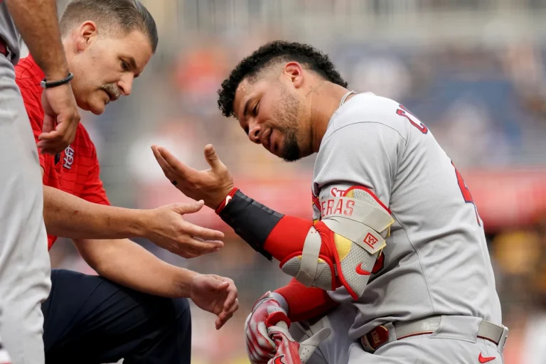 Paul Skenes hits Willson Contreras