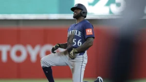 Randy Arozarena Joins Elite MLB Club with 5th Straight 20-20 Season, Pulls Hilarious Base Stunt