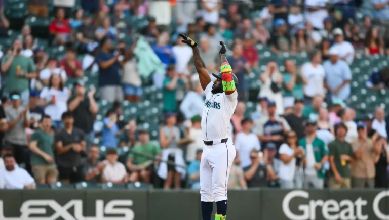 Randy Arozarena homer powers Mariners