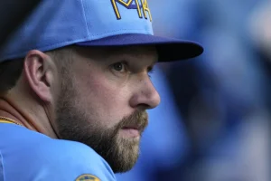 Rhys Hoskins’ Thumb Injury Casts Doubt on Brewers’ Momentum After Breaking Triple Drought