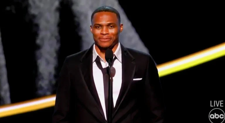 Russell Westbrook honors Oscar Robertson