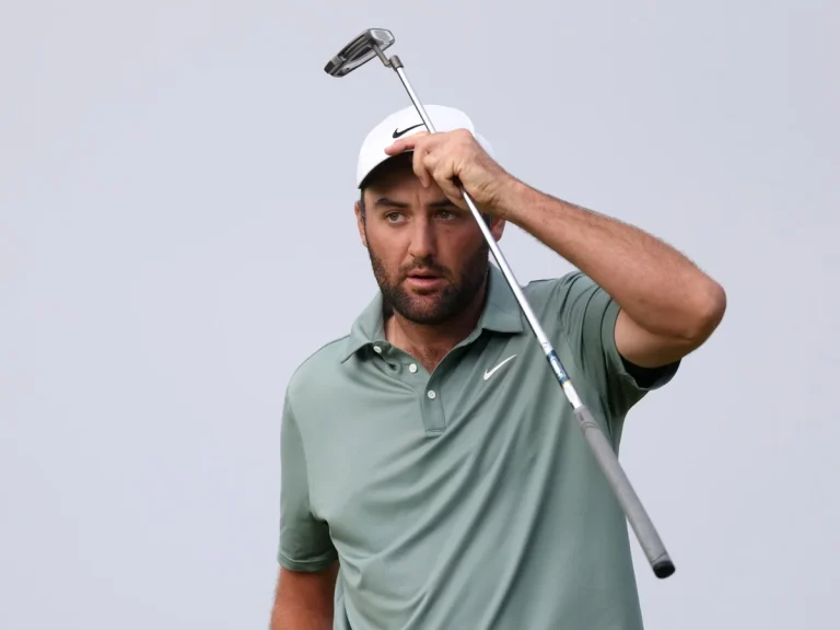 Scottie Scheffler Open favourite struggles