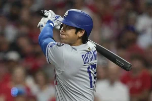 Shohei Ohtani Exits Dodgers vs Reds Early, Leaving Fans Worried Despite Staying as DH