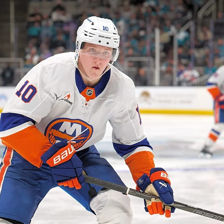 Simon Holmstrom Islanders contract renewal Simon Holmstrom Islanders contract renewal