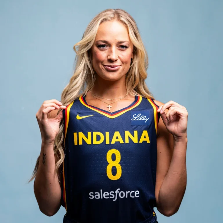 Sophie Cunningham silences boos with threes