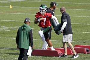 Stefon Diggs’ $69M Signing Sparks New Era as Drake Maye and DeMario Douglas Shine in Patriots Camp