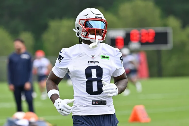 Stefon Diggs mentors Drake Maye