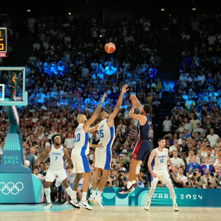 Stephen Curry Olympic golden dagger