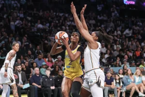 Sydney Colson’s Ice-Cold Block on Rickea Jackson Stuns Fans in Thrilling Sparks vs. Fever Showdown