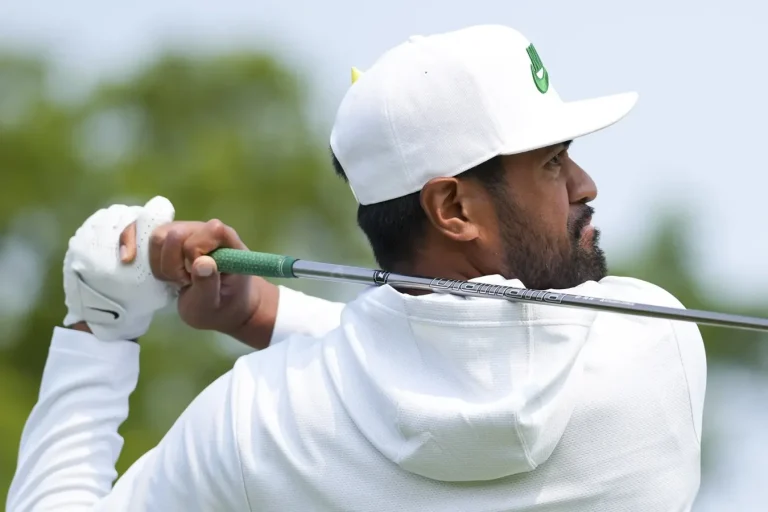 Tony Finau’s Family Fires Back at Putting Criticism, Challenging Fan After PGA Star’s Response Tony Finau’s Family Fires Back at Putting Criticism, Challenging Fan After PGA Star’s Response
