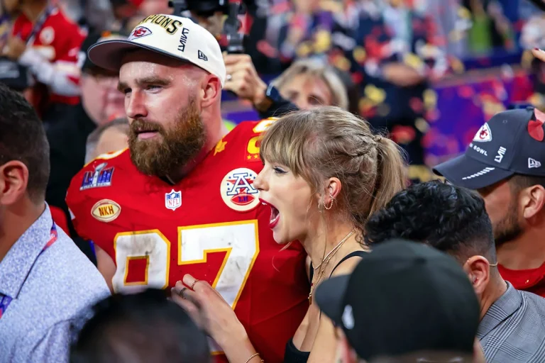 Travis Kelce’s Humble Moment: Stars in Chiefs Fan Interaction Before Practice That’s Winning Hearts Travis Kelce’s Humble Moment: Stars in Chiefs Fan Interaction Before Practice That’s Winning Hearts
