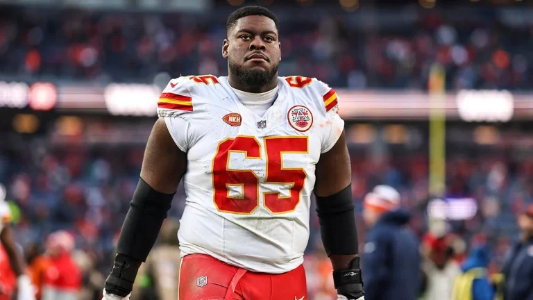 Trey Smith Chiefs contract negotiation