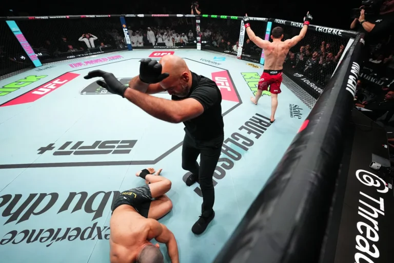 UFC old guys fight Thompson Salikhov