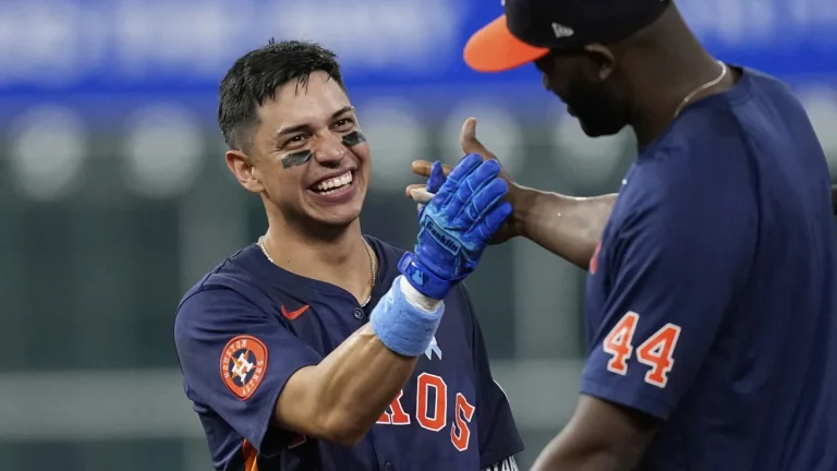 Yordan Alvarez hand injury setback