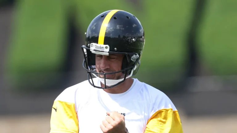 Aaron Rodgers new helmet struggle