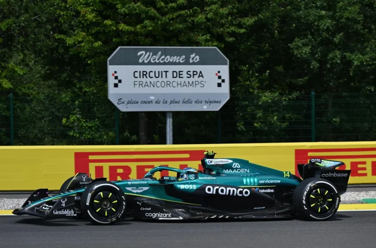 Alonso injury forces Aston Martin change