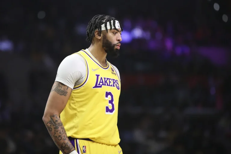 Anthony Davis leads Lakers to glory