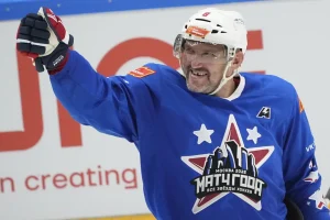 New Maple Leafs Nicolas Roy Reveals Excitement for Auston Matthews Partnership and Tavares Leadership