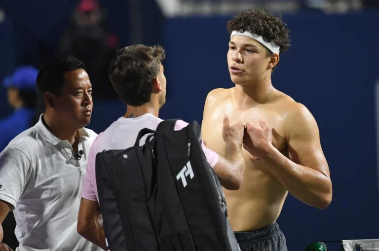 Ben Shelton Cobolli tense exchange