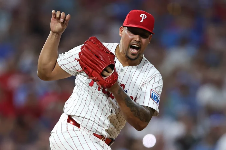 Brewers replace Rhys Hoskins