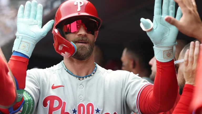 Bryce Harper reacts to Duran debut