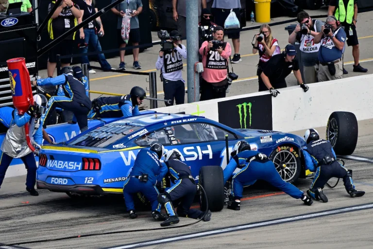 Bubba Wallace warns Ryan Blaney