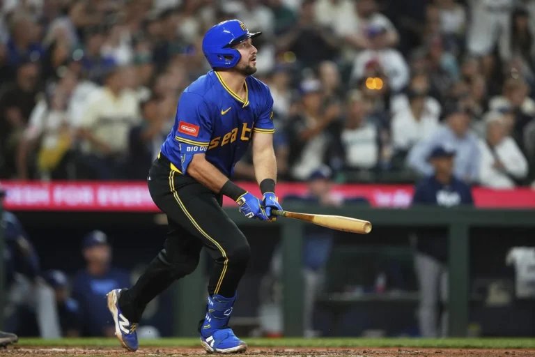 Cal Raleigh 417-Foot Go-Ahead Home Run