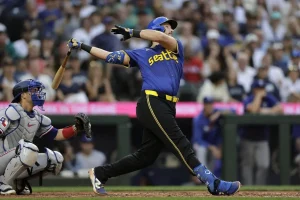 Cal Raleigh Sets New Record with 42nd Switch-Hitting Home Run as Mariners Dominate Rangers