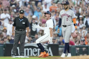 Carlos Correa Returns to Astros, Eyes Surprise Shift to Third Base