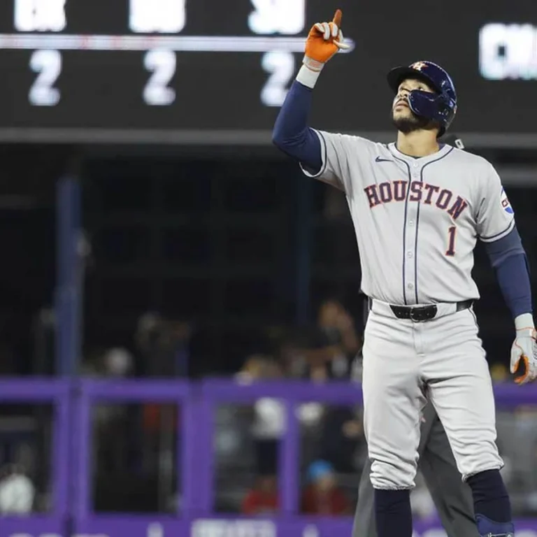 Carlos Correa returns to Astros