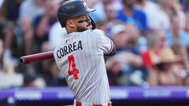 Carlos Correa returns to Astros