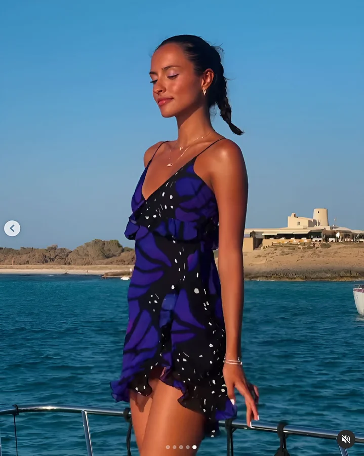 Carlos Sainz boating with girlfriend