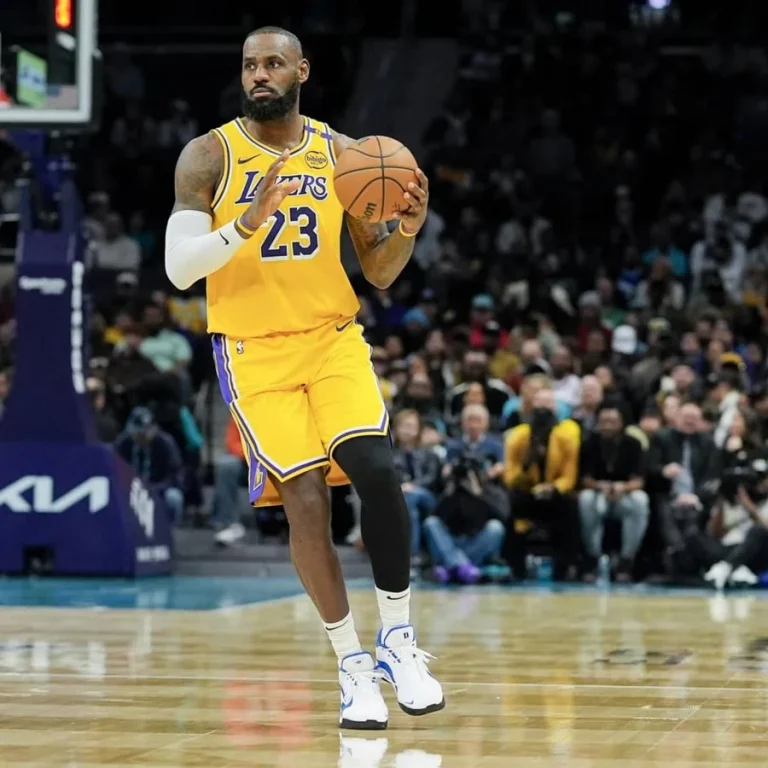 Chris Paul challenges Obama's basketball story