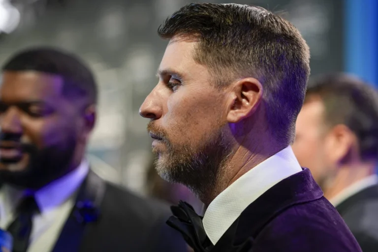 Denny Hamlin unique racing technique