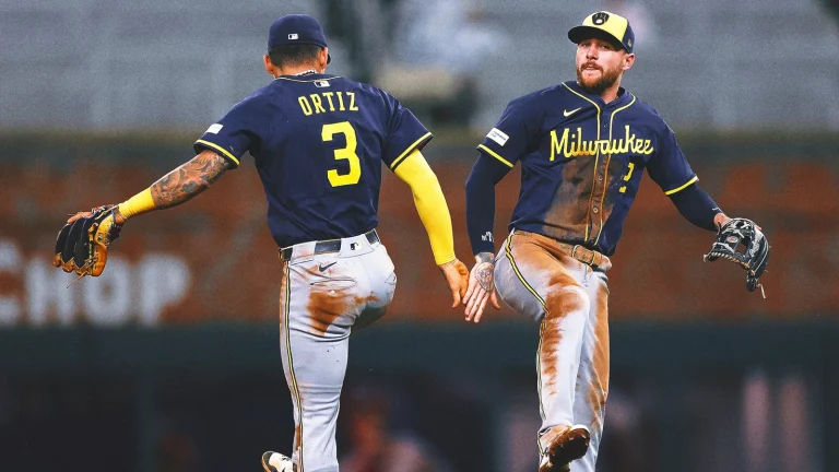 Devin Williams Brewers return