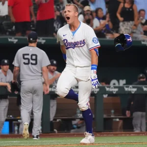 Devin Williams’ Ninth-Inning Collapse Extends Yankees’ Winless Streak in Crucial Wild Card Battle