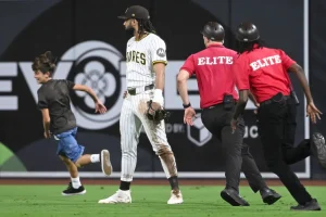 Fernando Tatis Jr.’s Elite Defense Draws High Praise, Comparisons to Legendary Royals Outfielder