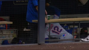 Mets Fans Furious as Francisco Lindor’s Costly Error Sparks Rare On-Field Frustration