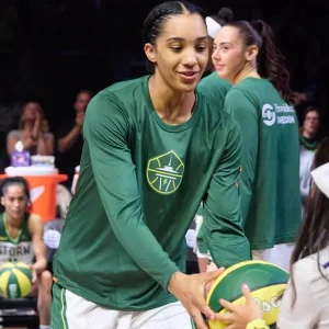 Gabby Williams Shatters Seattle Storm Steals Record, Eyeing Historic 100-Steal WNBA Season