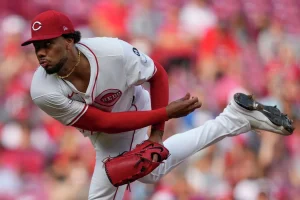 Hunter Greene Shines in Dominant Reds Return as Cincinnati Crushes Phillies 8-0