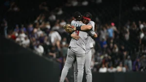 Diamondbacks’ Jalen Beeks Swallows Fly Mid-Pitch But Still Seals Victory in Stunning MLB Moment