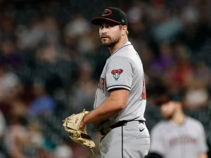 Jalen Beeks Swallows Fly Mid-Game as Diamondbacks Rally in Wild Win Chasing Mets for Wild Card
